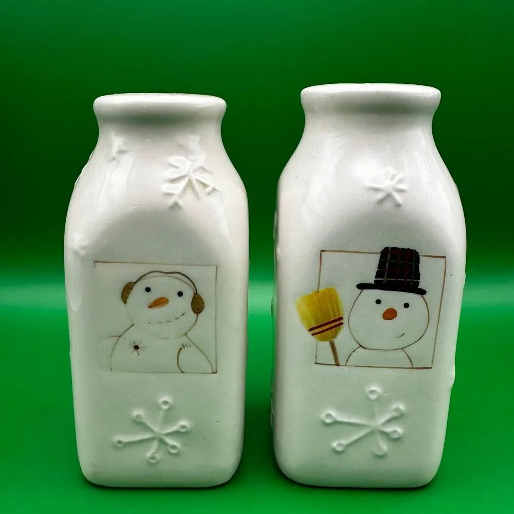 Hallmark Vintage Holiday Snowman Ceramic Milk Bottle Salt & Pepper Shakers Set